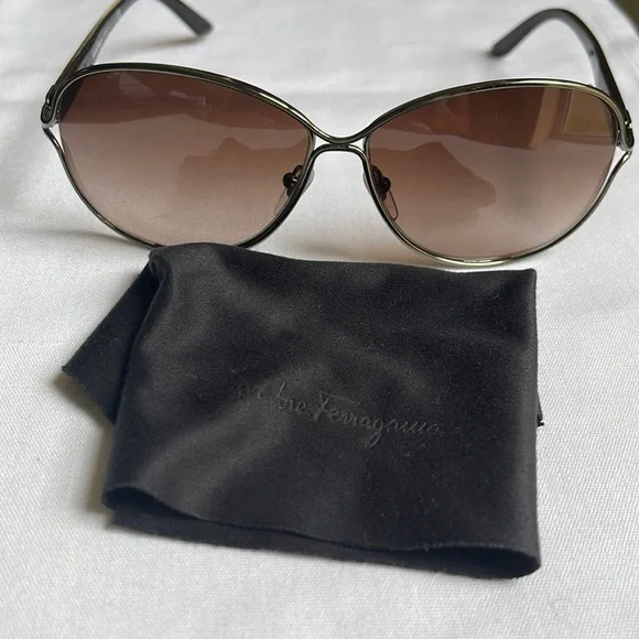 SALVATORE FERRAGAMO 1195 765/13 59 12 135 made in Italy, women’s gorgeous shades Amazon.com: Salvatore Ferragamo Grey gradient Oval Ladies  main image 4